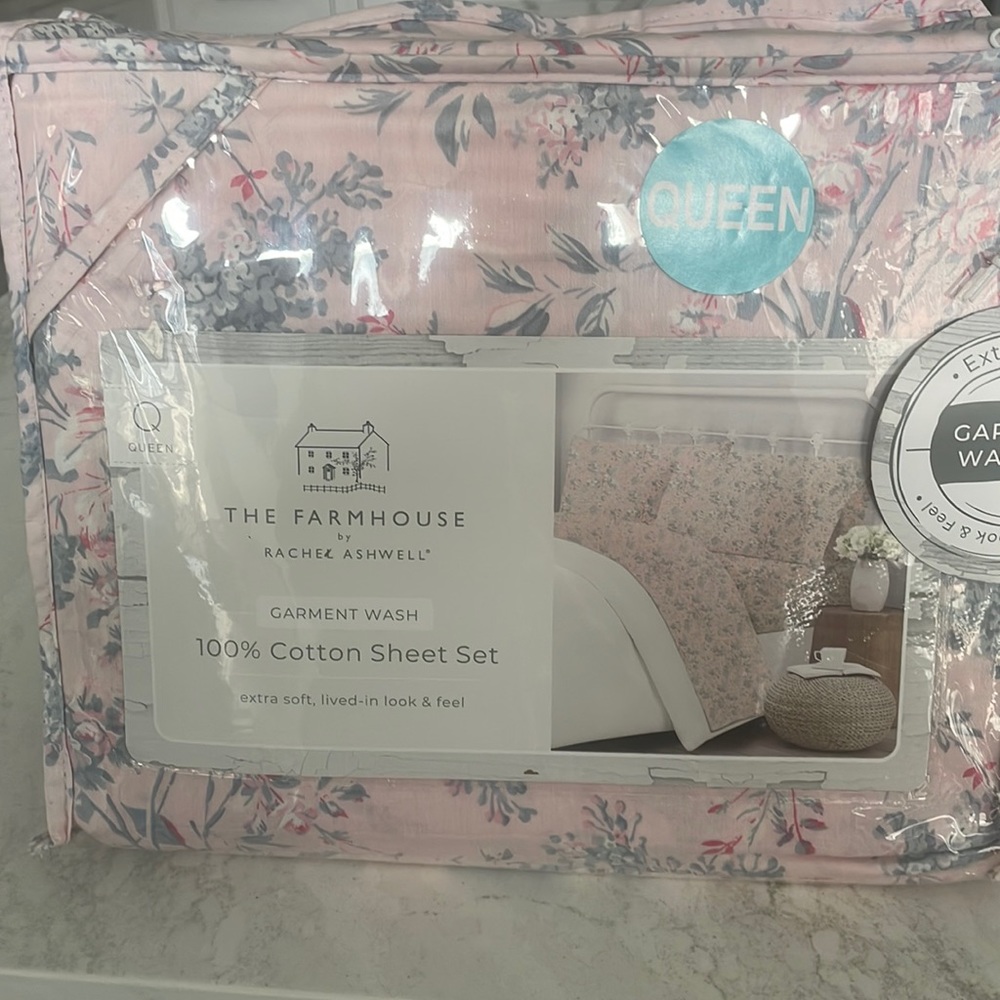 The Farmhouse by Rachel Ashwell Queen printed sheet set.  100% cotton.